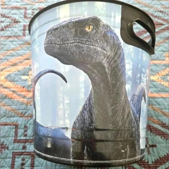 Jurassic Park World Dominion‎ jumbo popcorn bucket - Picture 3 of 4